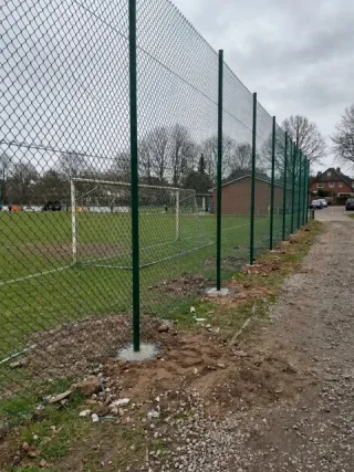 Ballfangzaun in Augsburg - fachgerechte Ausführung vor Ort