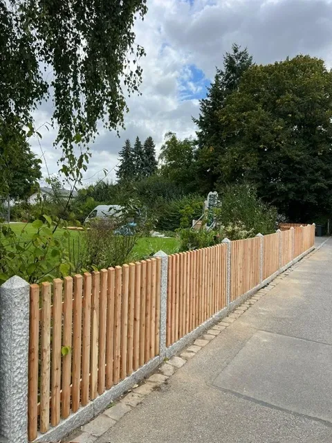 Holzzaun in Augsburg - fachgerechte Ausführung vor Ort