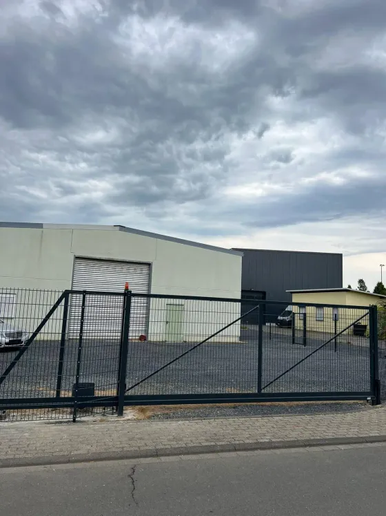 Industriezaun in Augsburg - fachgerechte Ausführung vor Ort
